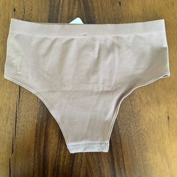 NWT Leonisa Tan Ribbed Panty Size M - Picture 3 of 4